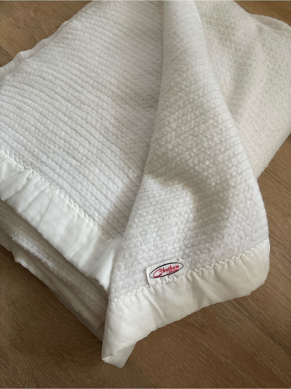 Vtg Chatham White Thermal Waffle Weave Acrylic Twin Blanket Satin Trim 86 x 68